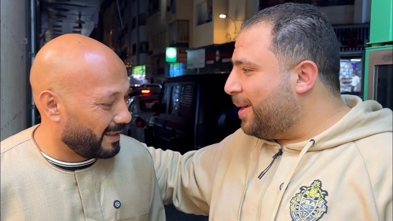 ‏راجل غلبان دخل يشتري تلفون لبنته(الغربة)😱شوف حصل ايه
