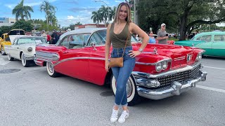 Llevé a mi mujer a la celebración del 4 DE JULIO en Miami Springs con CARROS CLÁSICOS de los 1950