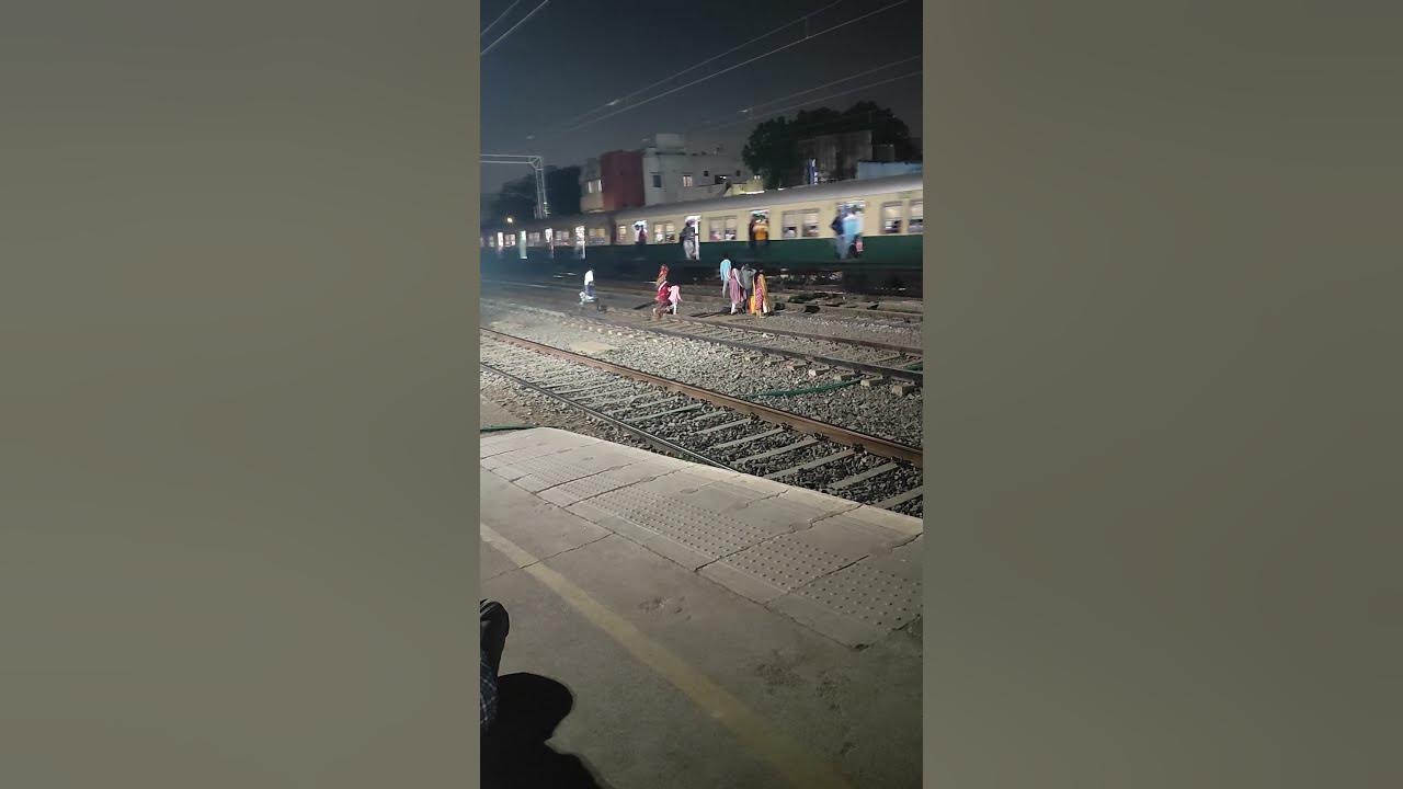 emu-train-from-chennai-central-arriving-at-ambattur-railway-station