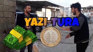 Sokakta Para Dağittim Yazi-Tura