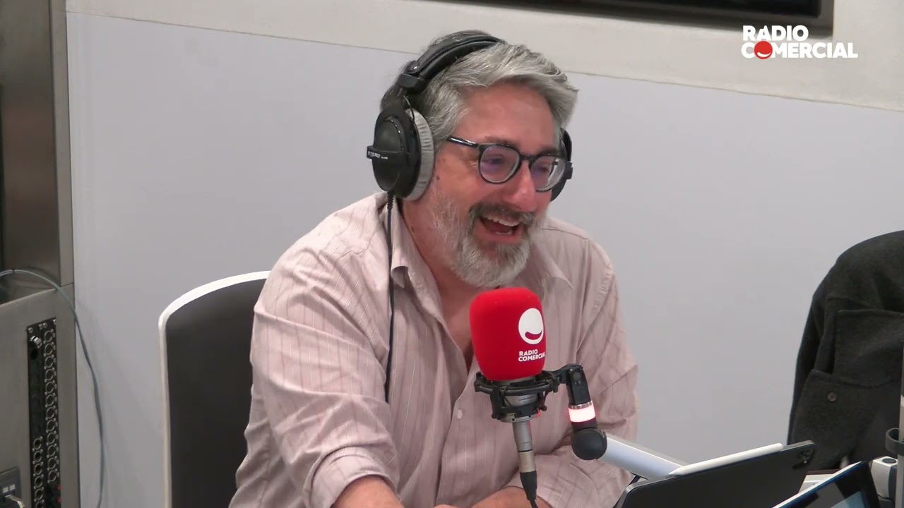 Rádio Comercial | Um pot-pourri de tributos, mãos humanas e divórcios - O Homem Que Mordeu