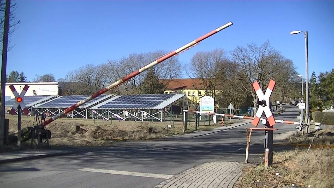 Spoorwegovergang Veilsdorf (D) // Railroad crossing // Bahnübergang