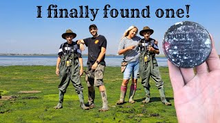 MUDLARKING A TREASURE TROVE with @nicola white mudlark - Tideline Art @Si-finds Thames Mudlark