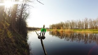 Заброс бутылки-закидушки.Рабочая снасть.Рыбалка.Fishing(Видео о том, как правильно забрасывать бутылку-закидушку для ловли:налима, сома, карася, карпа, леща, сазана,..., 2015-04-19T12:45:54.000Z)