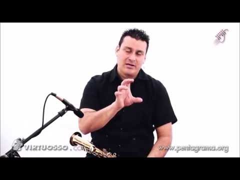 Vídeo: Com Tocar El Saxo