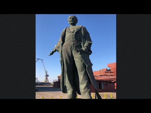 تمثال الحقيقي لدليسبس من تصويري الخاص والموجود حاليا فى ترسانه قناة السويس ببورسعيد ملكه الفسفور