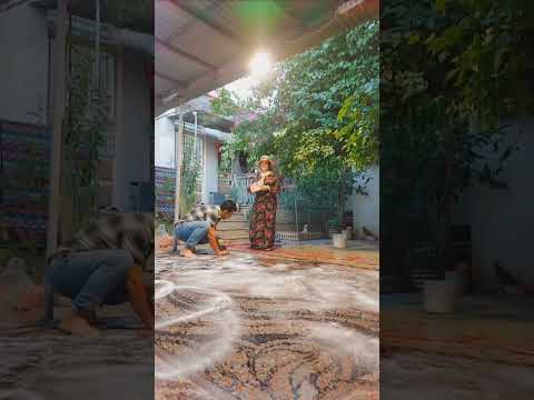 رفته رفته داره این فرش شستنا وخونه تکونیا ازبین میره بمونه به یادگار برا نوه هامون ونسل های بعدی
