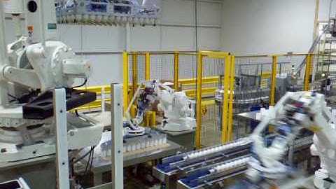 Layer forming palletizing robots