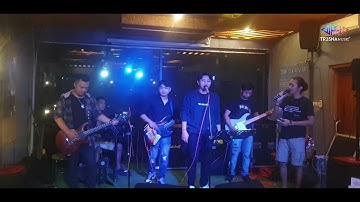 FIVE MINUTES - SEMAKIN KU KEJAR SEMAKIN KAU JAUH  II TR3SNA MUSIC OFFICIAL ( LIVE @SCOFFE132SPACE )