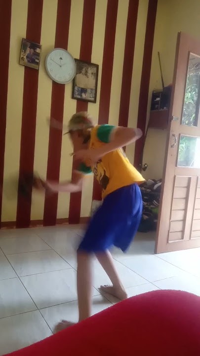 orang gila lagi Megang pistol di rumah ku - YouTube