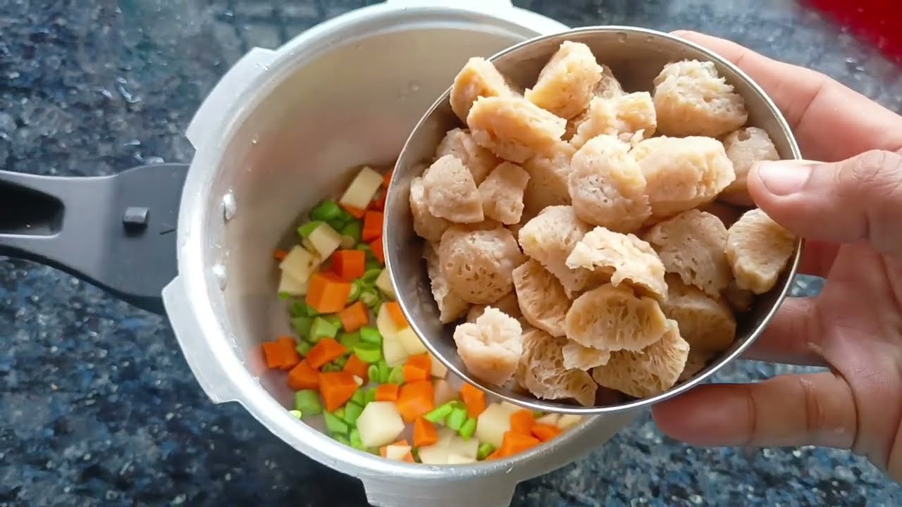  ചപ്പാത്തിക്കും ,പത്തിരിക്കും ഇത് പോലൊരു വെജിറ്റബിൾ കുറുമ മാത്രം മതി|  Easy cooker Curry|