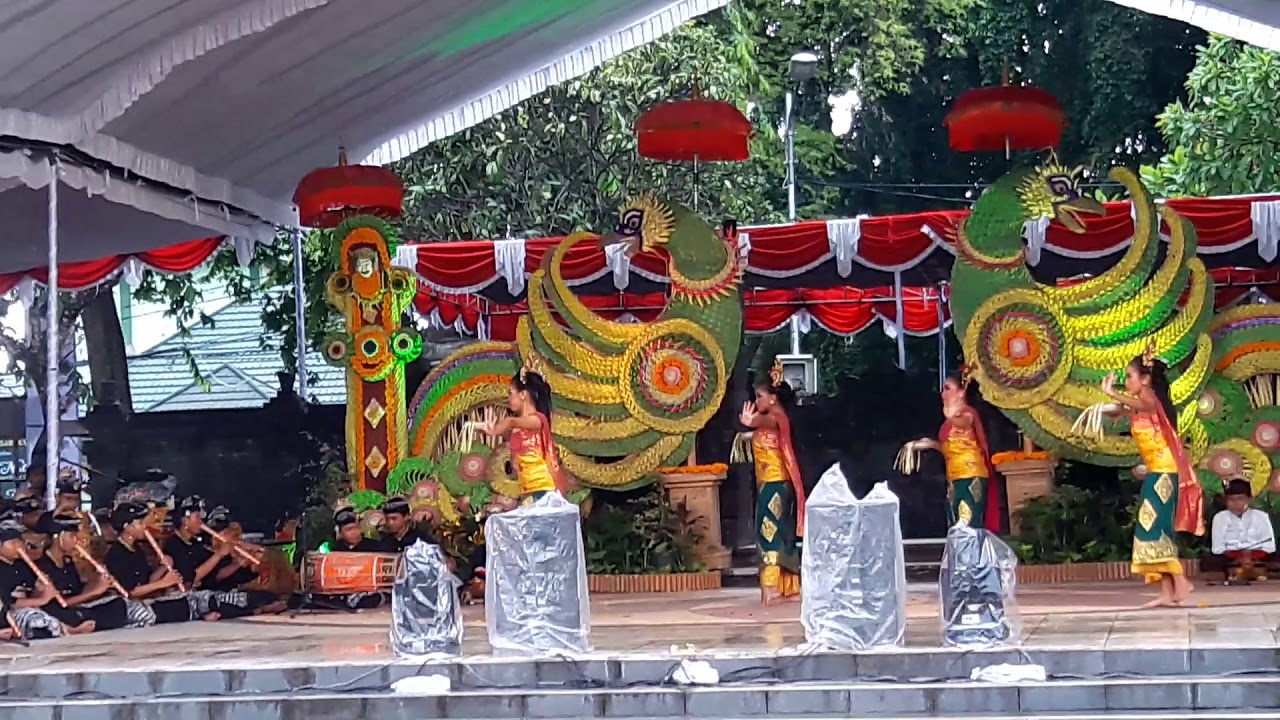 Remaja bali, menari YouTube