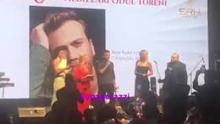 Aras Bulut İynemli Sahnede Taner Ölmez I Övdü Anlik Haber
