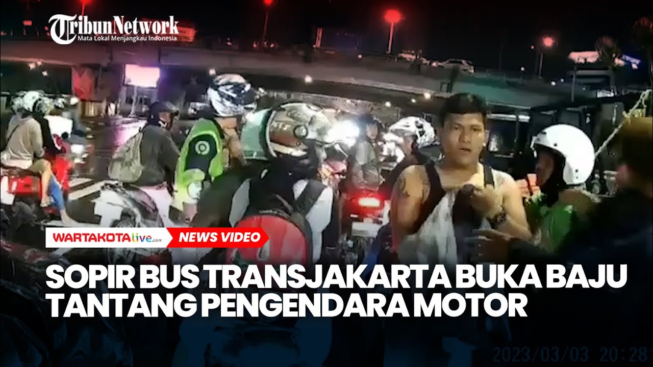 Sopir Bus Transjakarta Buka Baju Tantang Pengendara Motor Duel di Jalan