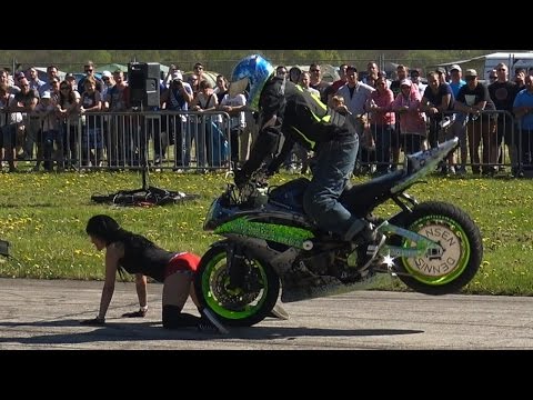 SEXY GIRL BIKE STUNT SHOW - GERMAN RACEWARS 2016