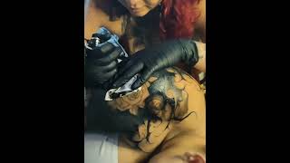 @Mel.bodyart não teve dó! Obrigada sua Musa!! Acompanhe duas artistas lindas e sedentas #tattoo