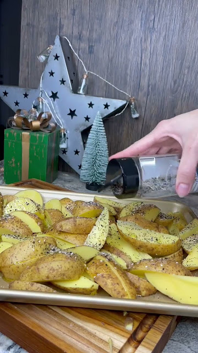 HOW TO MAKE BAKED POTATO WEDGES