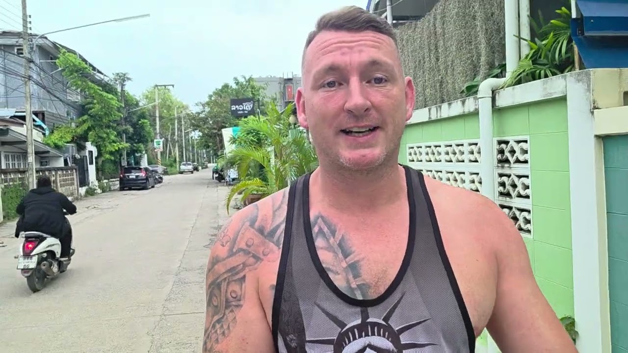 Family of five in Thailand 🇹🇭 Story time: Why we left the Uk