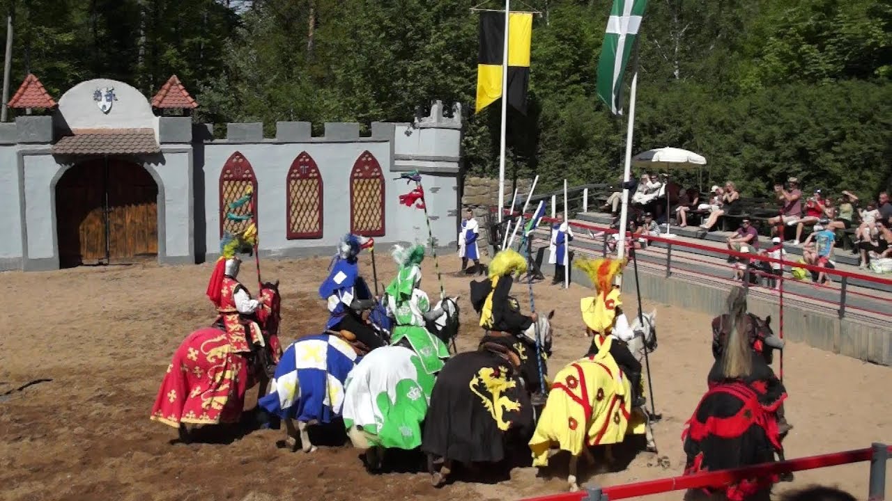 Schloss Thurn - 2 . Рыцарский турнир. Красивое шоу , дети были в восторге ! Ritterturnier - 2018 .