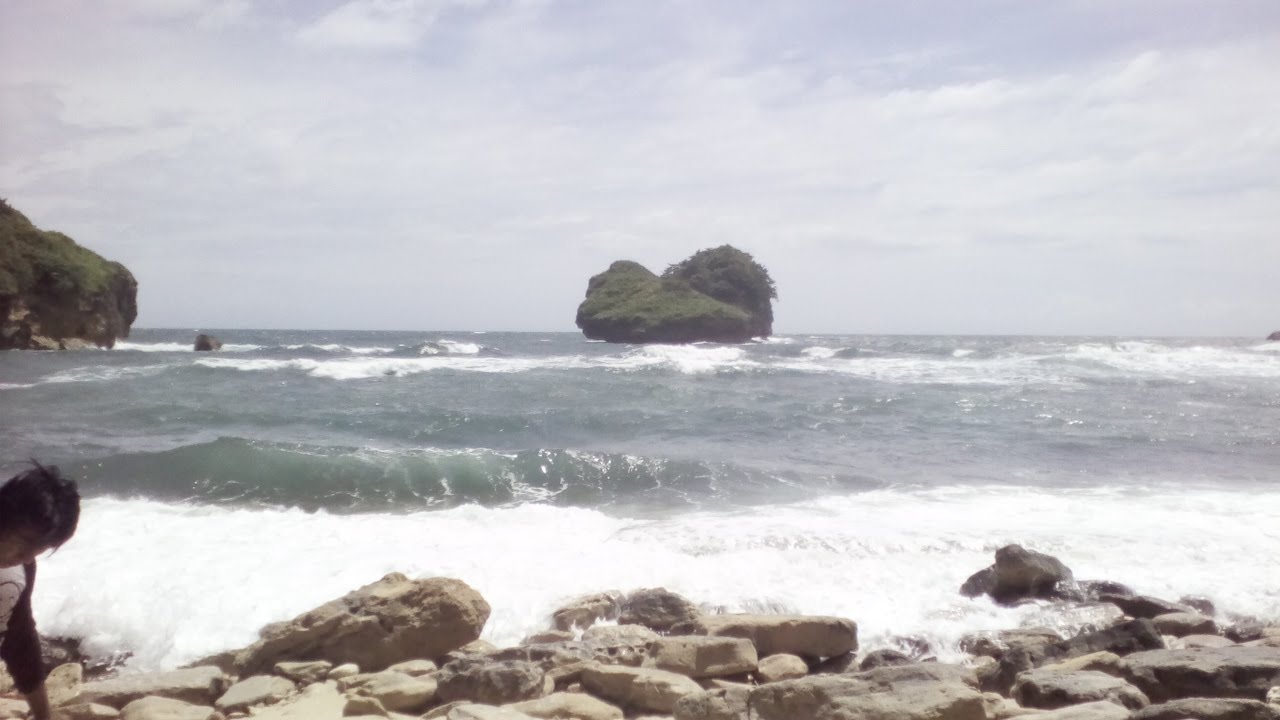 Ngetrip Pantai Gua Cina