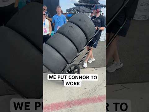 The pit crew put Connor to work. #nascar #motorsports #racing #connorzilisch #pitcrew #pitstop