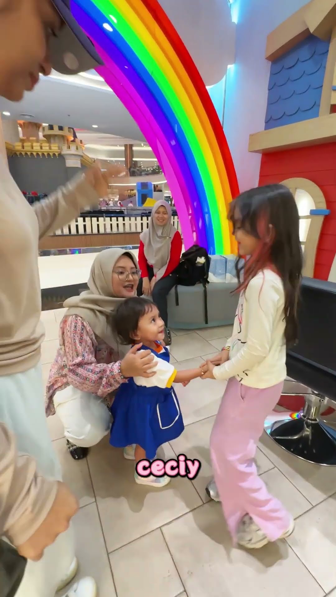 LEIKA SAMPERIN MAZAYA KE JAKARTA, LEIKA HAPPY BANGET KETIKA KETEMU MAZAYA ??