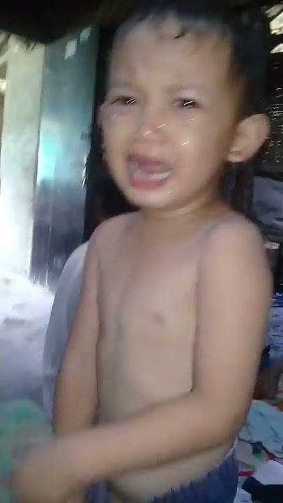 Anak kecil nangis ga mau pake baju