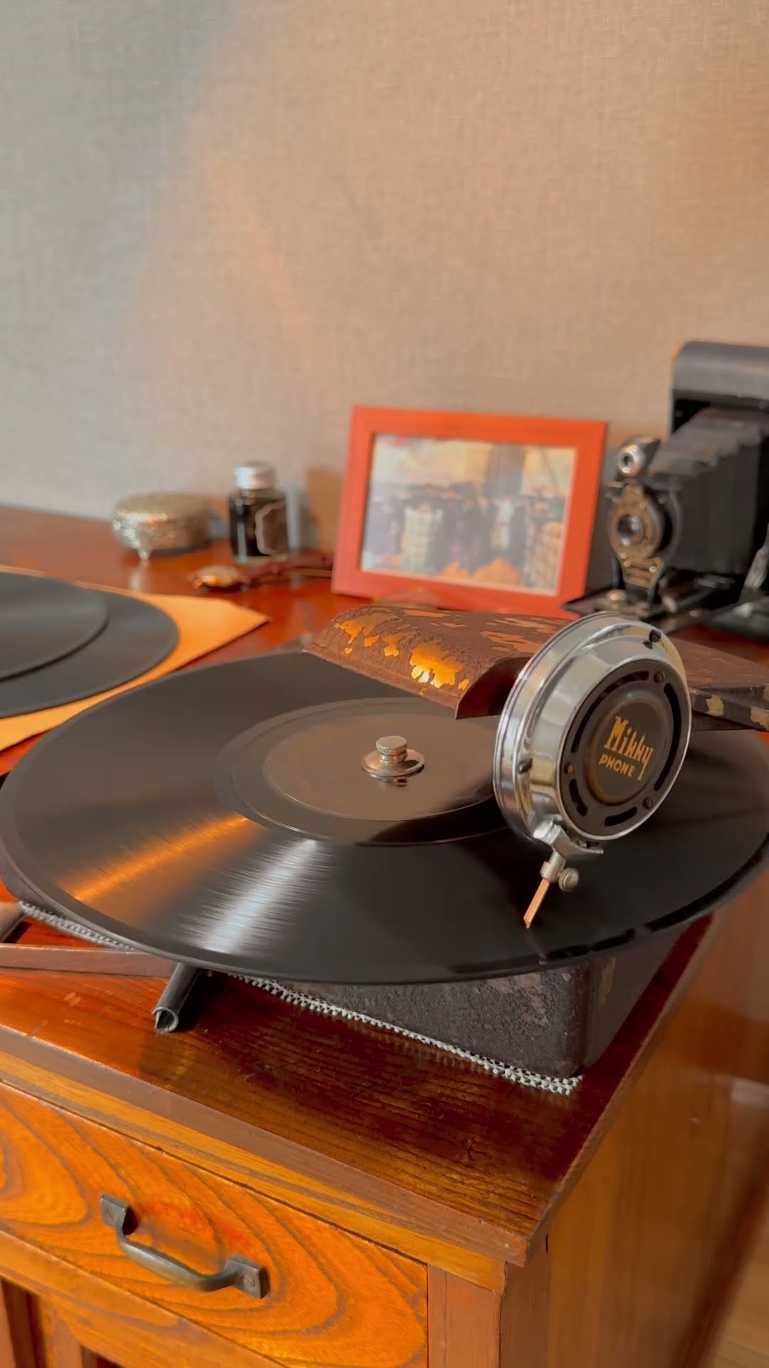 超小型蓄音機『Mikky Phone(ミッキーフォン)』でレコードを聴いてみる