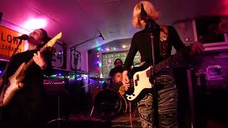 Milk Bath Plays At Trixies 2522