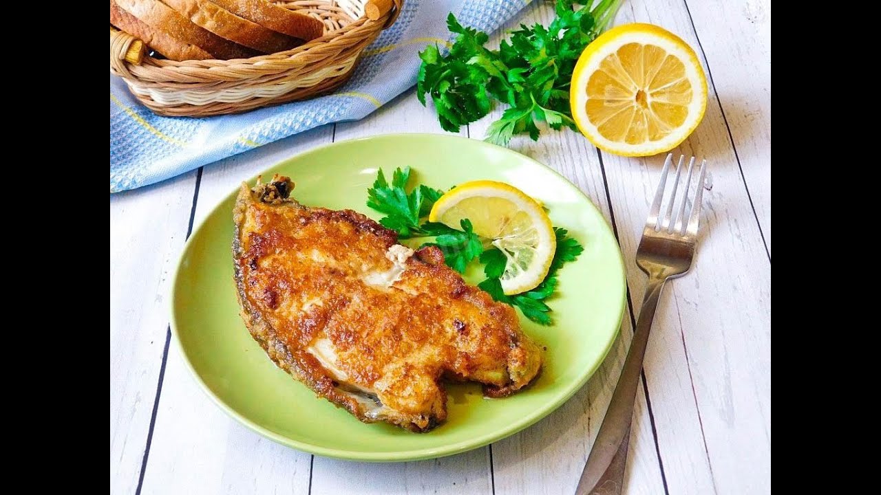 Зубатка на сковороде. Стейк зубатки жареный. Зубатка рыба жареная. Хе из зубатки рецепт. Зубатка жареная на сковороде.