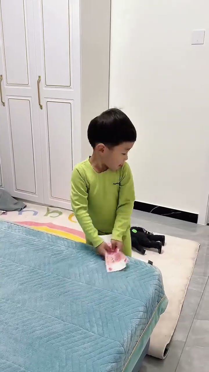 本来想逗逗儿子，结果万万没想到！#Cute baby#Cute#呆萌小米宝#聪明宝宝#萌娃#整蛊#测试