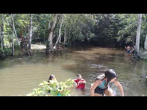 tomando banho de rio  em Nova Esperança do Piriá