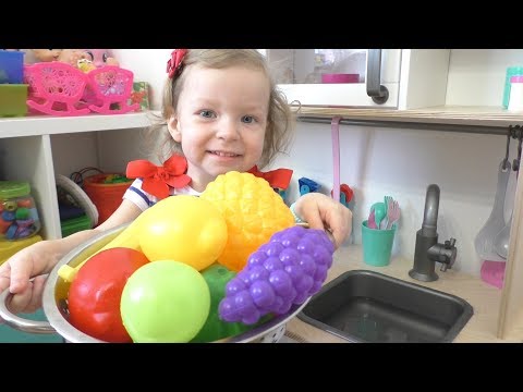 Olya plays and washes toy fruit and vegetables - Family Fun Activities!!!