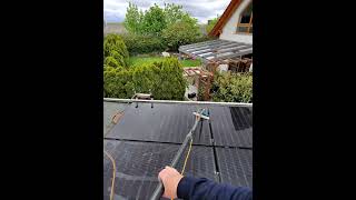 Dreckige Solaranlage? 🛑 So reinigst du den hartnäckigen Sandrand richtig!