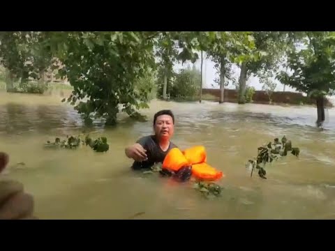 GLOBALink | Rescuers touched by villager who puts others' lives first in flood-hit Henan