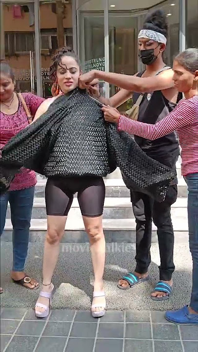 Bahut GARMI Lag Rahi Hai' is Perfect Reason for URFI Javed to change the dress #urfijaved