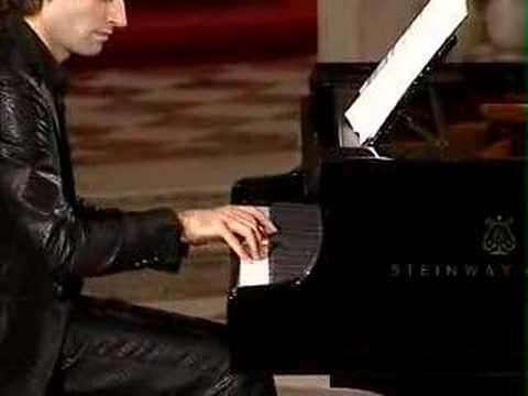 David Greilsammer plays Ligeti