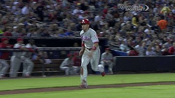 PHI@ATL: Rollins singles, Hernandez scores on error