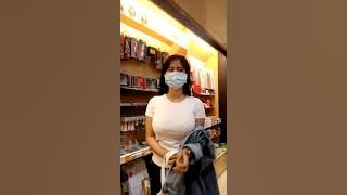 Lumayan numpang buka bh ditoko book, siskaeee bikin karyawan toko auto tegang!!!