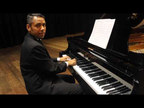 Pianista há 30 anos, Cristiano Lopes busca oportunidade