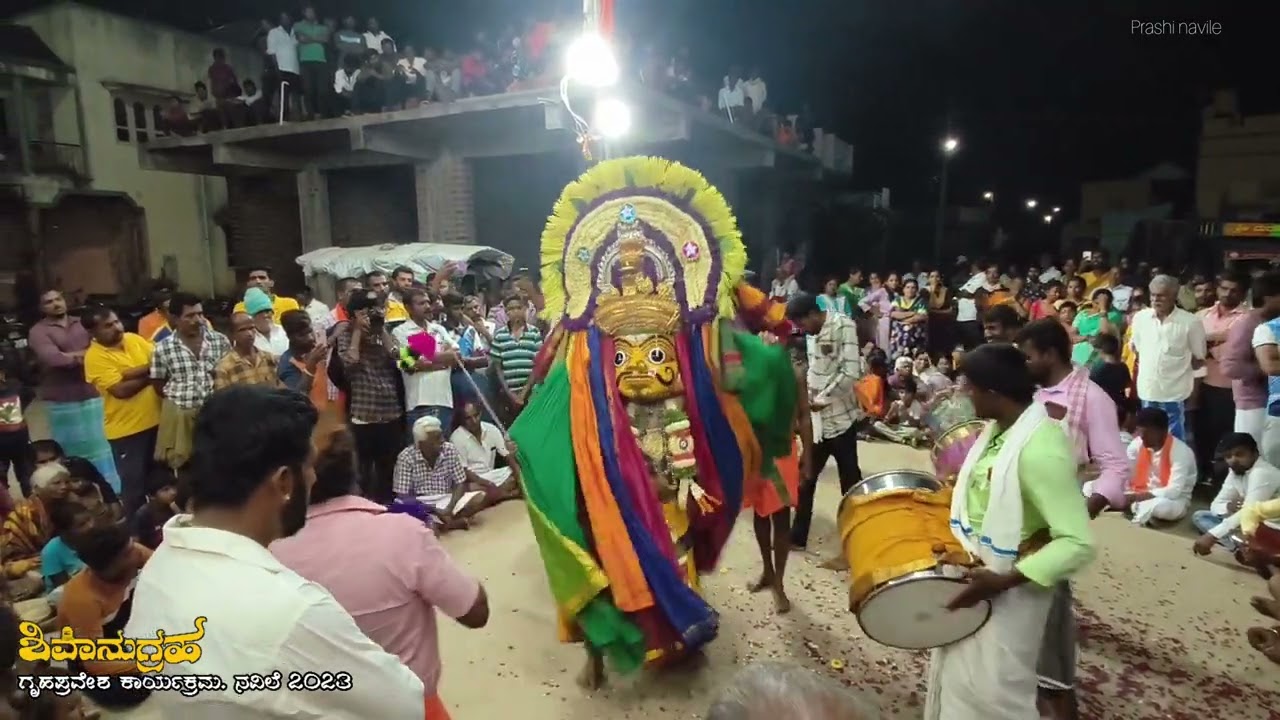 ನವಿಲೆ ನಾಗೇಶ್ವರ ಸ್ವಾಮಿ ಮುಂದೆ ಜಾಜೂರಿ ನ ವೀರಭದ್ರ ಸ್ವಾಮಿ ನರ್ತನ