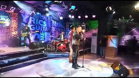 The Potters Arti Cinta Sejati Beside Stage
