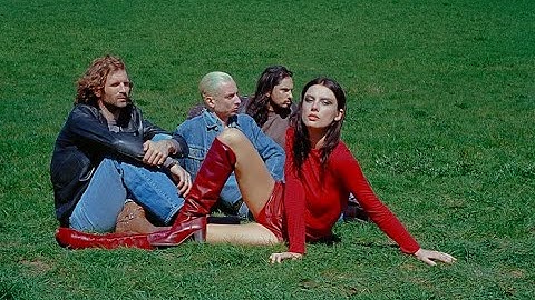 Wolf Alice on Reinvention, Risk & The Clearing (Full Waxx Lyrical Interview 2025)