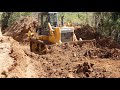 shantui bulldozer sd 16 carving mountain road / tractor shantui abriendo caminos en finca