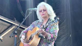 Watch Emmylou Harris Goin Back To Harlan video