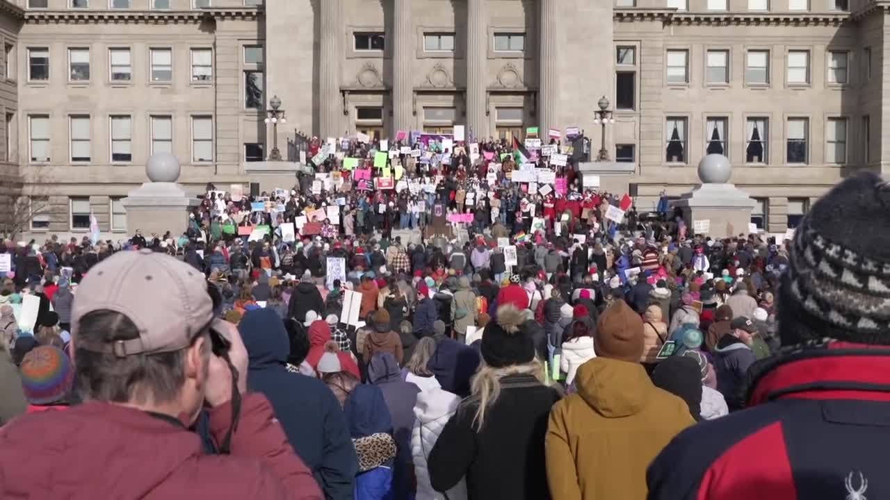 Women's March brings hundreds to Idaho State Capitol