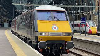 Trains around London coming soon!  91110 Departs London King’s Cross whilst 91109 arrives