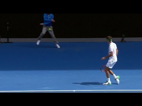 Linesman hit in the nuts by Berdych serve | Australian Open 2016