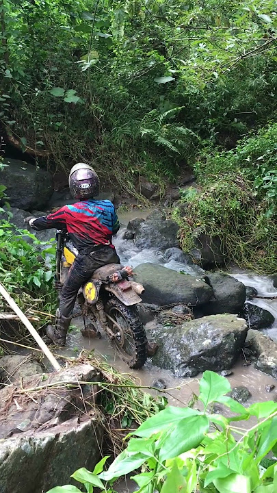 Bermain di jalur ber air dan berbatu #klx #crf #yz #ktm #bebek #herex #fyp #trending