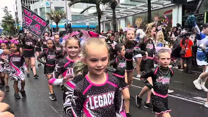 AUCKLAND Farmer's SANTA PARADE 2025 | New Zealand